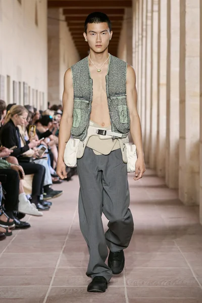 Look 30